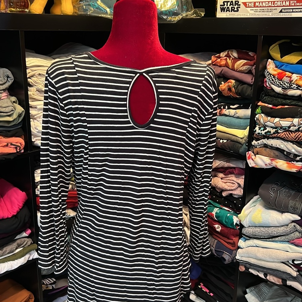 #217. 🪷Maurices Black and White long sleeve top. Tunic length. Xl - Picture 7 of 8